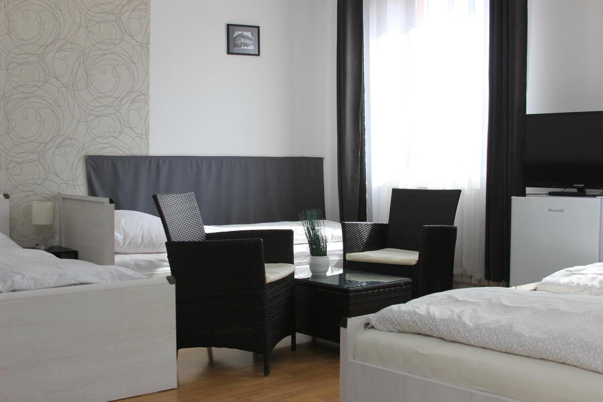 Eden Panzio Bed & Breakfast Eger Exterior photo