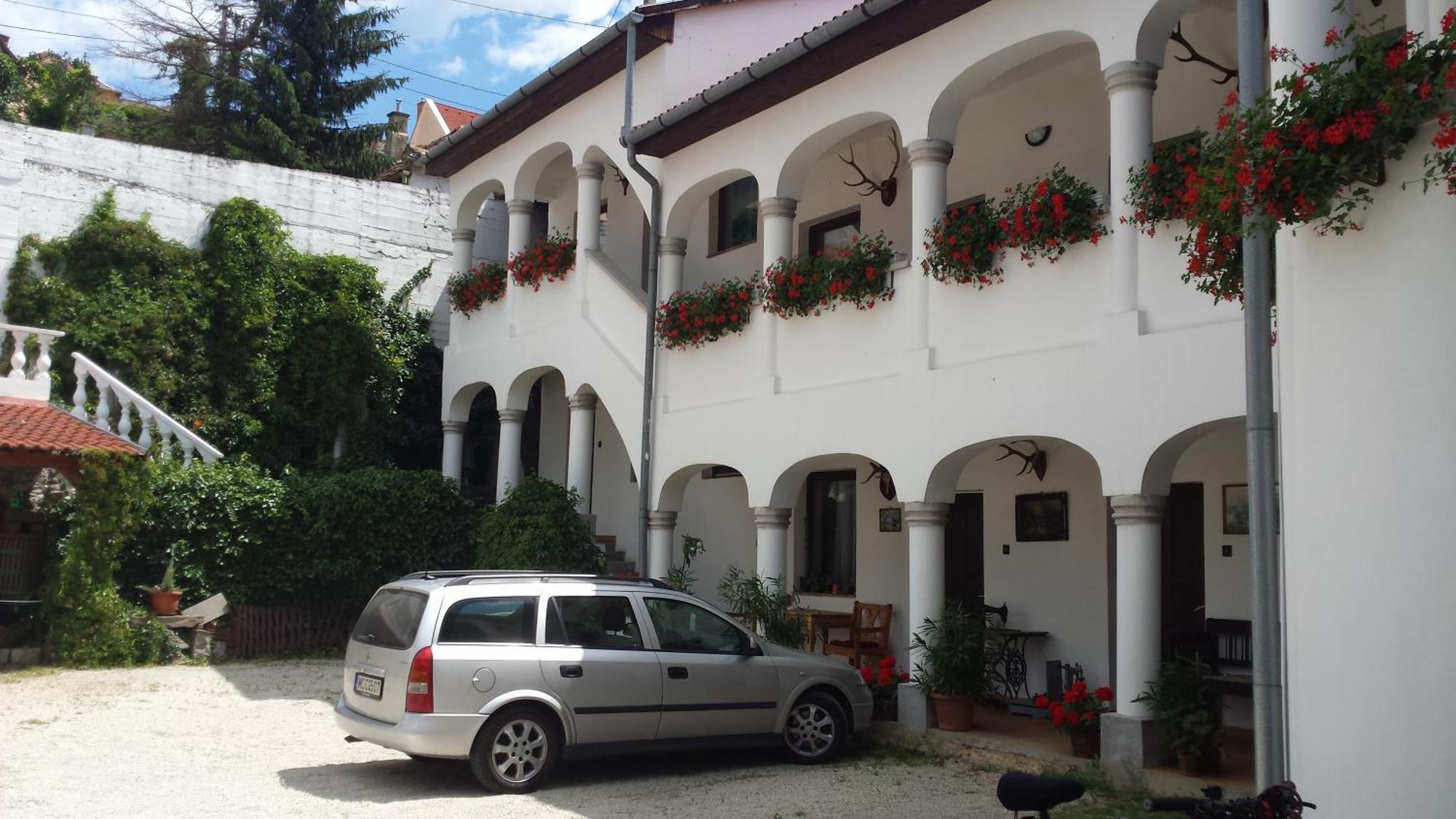 Eden Panzio Bed & Breakfast Eger Exterior photo
