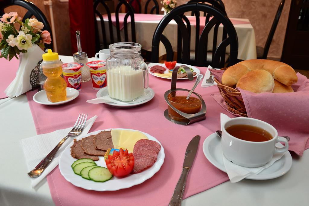 Eden Panzio Bed & Breakfast Eger Exterior photo