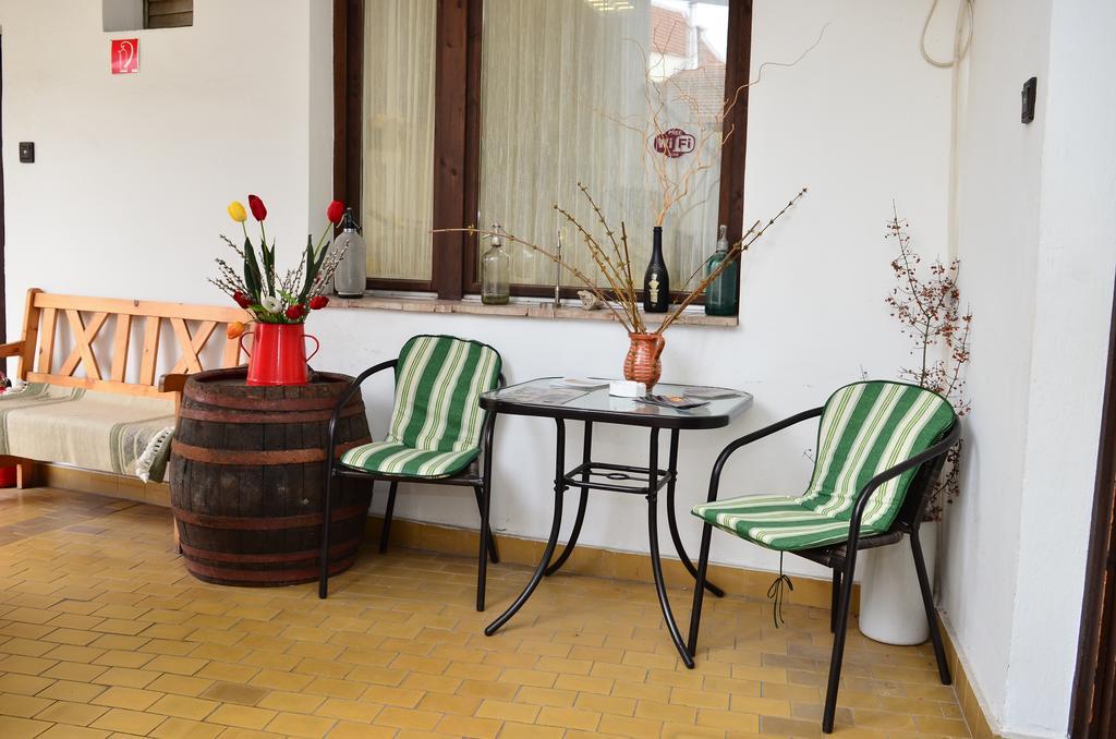 Eden Panzio Bed & Breakfast Eger Exterior photo