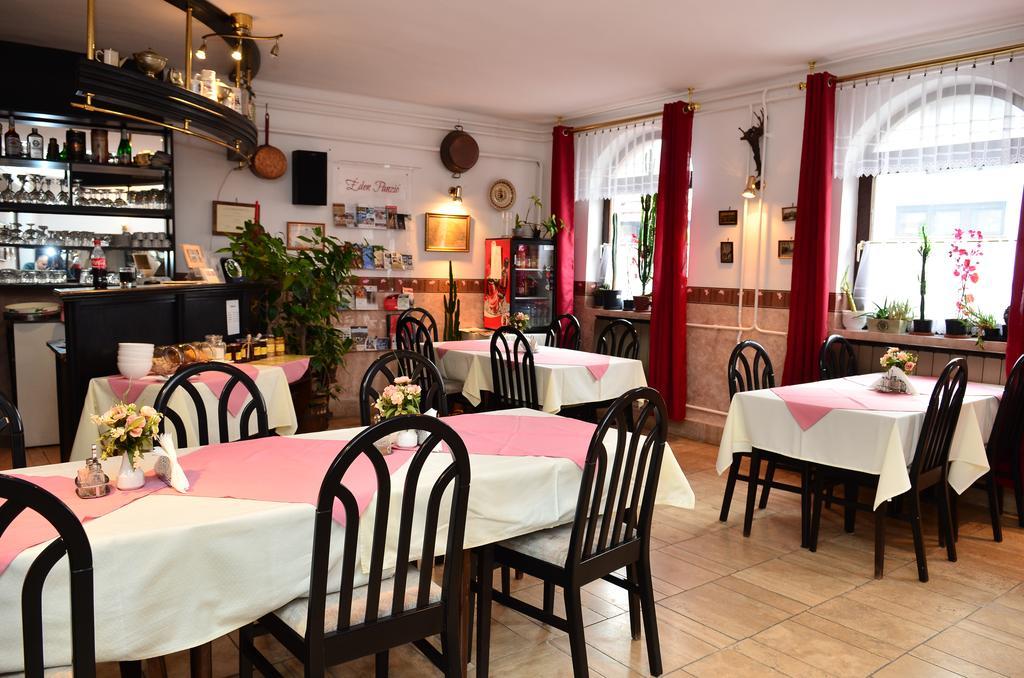 Eden Panzio Bed & Breakfast Eger Exterior photo